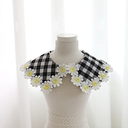 Mini Daisy Check Cape